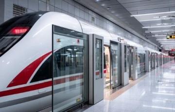 嘉兴南站突遇高铁通信模块故障，引发列车大面积延误，暴露铁路技术应急响应不足