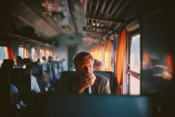 人生的"辛苦列车"：坚持坐着，珍惜每一站