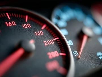 限速25公里小轿车乱象背后的原因你得知道!