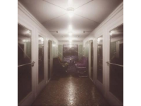 凌晨五点的火车硬座车厢：无赖行为的背后，揭示社会规则与个人主义的冲突