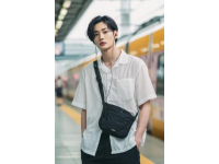 吕嗣湘的故事，正如那列驶向南方的火车，承载着无数梦想与希望,他从小在重庆长大