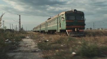 太惊险了!86秒生死时速!列车即将发车之际