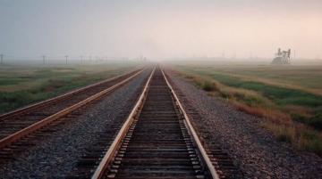 人生如列车：相遇与离别中的生命旅程