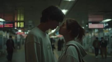 标题车站感动一幕丈夫离世，她没赶上火车崩溃大哭！乘警一个举动全网泪目这才是