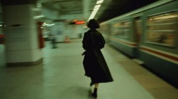 86秒生死时刻：幼童突发冲出正在发车的列车