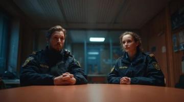 当善意成为本能一位乘警与错过列车的悲伤妻子