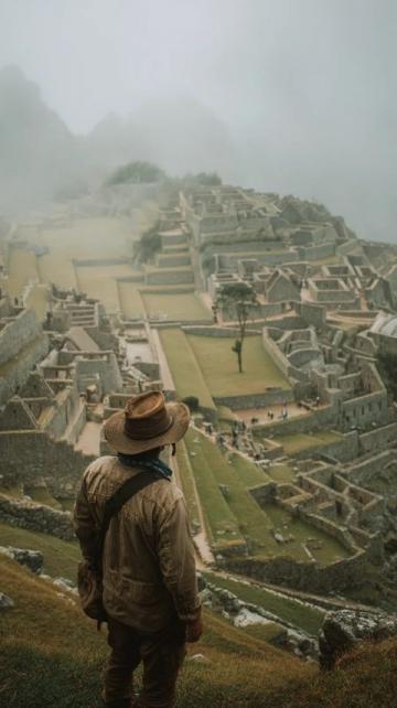 从库斯科前往马丘比丘，要么搭乘耗时两小时的火车，要么进行为期三到四天的徒步