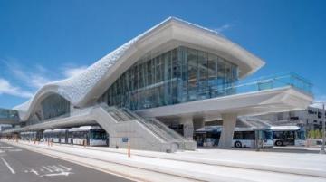 高铁与磁悬浮列车能否在抵达终点站刹车停止之际，借助动静势能的转变来发电呢？这样做