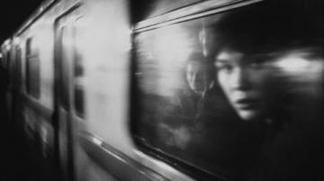 86秒，生死一线间,这样的惊险瞬间，让无数人为之屏息凝神。列车即将发车