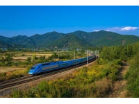 中车唐山打造首列跨境豪华旅游专列正式投入运营