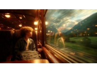 太惊险了！86秒生死时速！就在列车即将发车的紧要关头，一个幼童竟然从车厢跑出