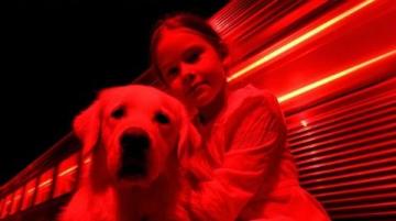 乘警的这波操作太暖了！没赶上火车的小姑娘看哭了