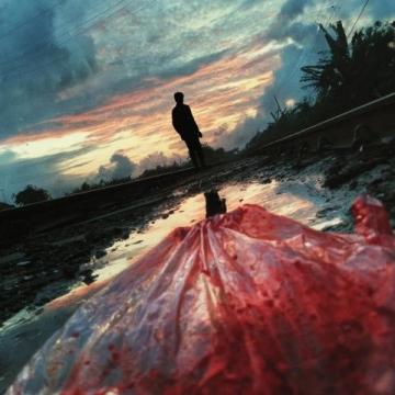 丈夫意外离世妻子悲痛赶火车未果乘警暖心相助