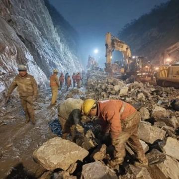 四川乐山地震导致成贵高铁等列车晚点请注意出行计划