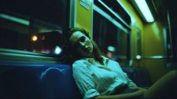 火车上的硬卧上铺，难以忍受的折磨和反人类设计？