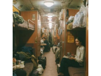 火车上的硬卧上铺，难以忍受的折磨和反人类设计？