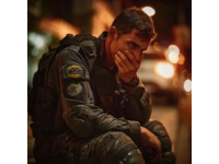 妻子接到噩耗急忙返乡，乘警暖心相助让她重拾希望