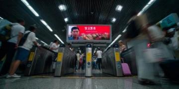 虎门高铁站乘客突发跳轨事故