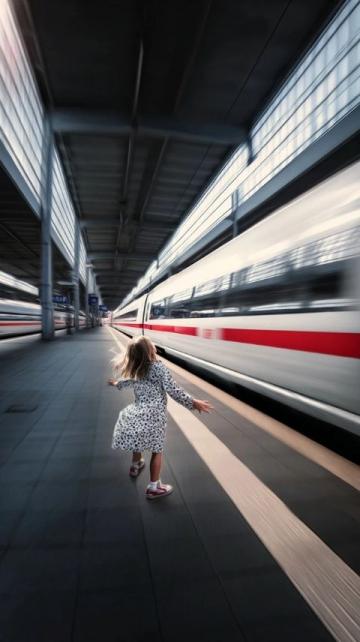 虎门高铁站乘客突发跳轨事故