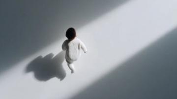 惊心一刻！86秒生死时速 童子跌入缝隙