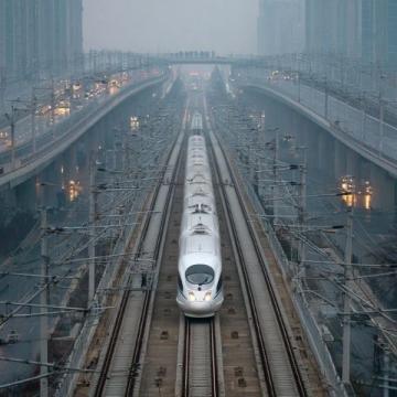 中国高铁技术那叫一个厉害！截至2024年，营业里程达到4.8万公里