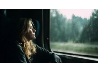 年轻人眼中的绿皮火车：怀旧与现实的碰撞