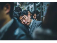 擦肩的列车，镶嵌的人生