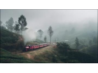 铁道上的梦想之旅:承载希望的列车