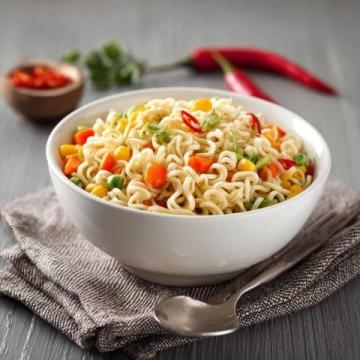 全国火车自助餐现象走红：改善旅途体验，告别泡面时代