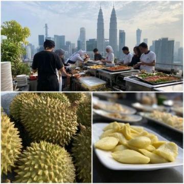 笑不活了！女子与同伴带榴莲坐高铁结果被拒，4人在安检处10分钟吃完三个榴莲