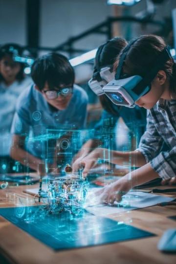 新时代科技创新者的光辉：从焊接工人到核电梦想家