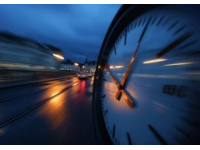 时光飞逝，人生如同疾驰列车，你我共奔前程