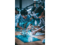 新时代科技创新者的光辉：从焊接工人到核电梦想家