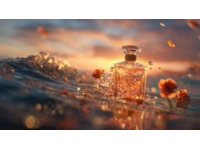 战友情深蟹香传意时光的列车匆匆驶过，回首往昔