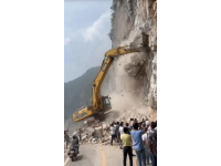 广铁春运首趟列车开出司机曾参加抗震救援