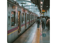 日本一天两起列车脱轨事故，万幸无伤亡，多地交通受阻