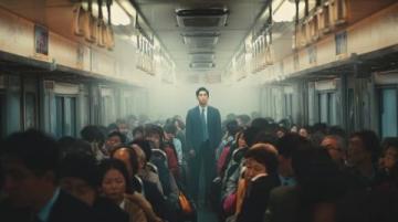 天津到苏州的绿皮车上，乘务员都是膀大腰圆的大叔？