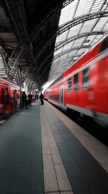 特设列车：应对需求激增，增设临时车次服务