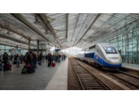 特设列车：应对需求激增，增设临时车次服务