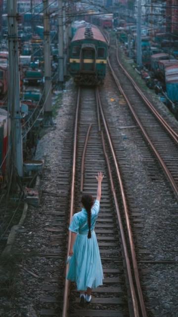 首发列车开出-重庆首发列车