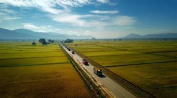 秋日高铁之旅：穿越三秦大地，尽享丰收美景