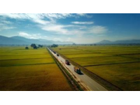 秋日高铁之旅：穿越三秦大地，尽享丰收美景