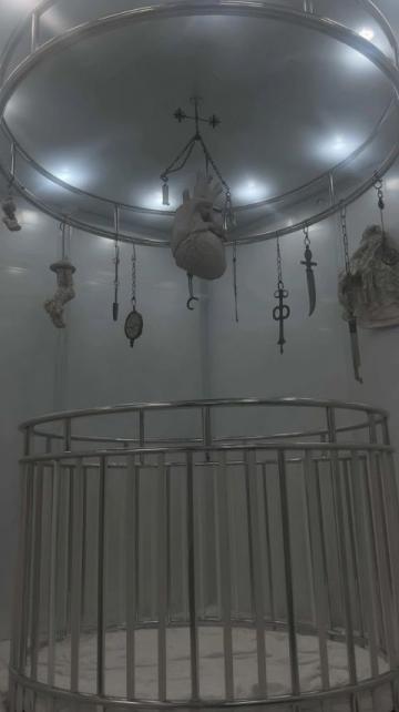 86秒生死瞬间：幼童跌落缝隙，工作人员紧急救援！