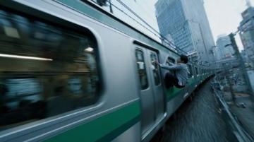 太惊险了！86秒生死时速！就在列车即将发车的那一瞬间