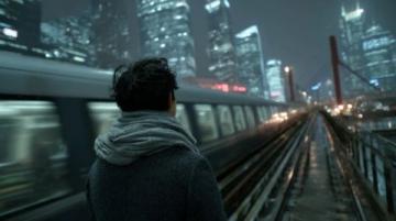 太惊险了！86秒生死时速！就在列车即将发车的那一瞬间