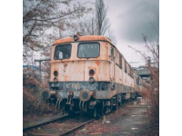 妻子闻讯丈夫去世急忙买票却未能赶上最后一班火车