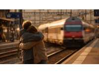 丈夫打工意外离世，妻子车站泪别，乘警温情助力回家路