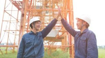 宜涪高铁湖北段YFHBZQ-10标伍家河中桥基坑主墩顺利开钻。