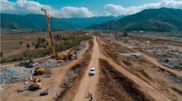 宜涪高铁湖北段YFHBZQ-10标伍家河中桥基坑主墩顺利开钻。