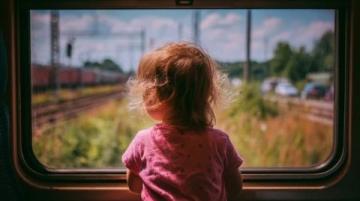 专家支招：如何应对火车上的吵闹孩子？